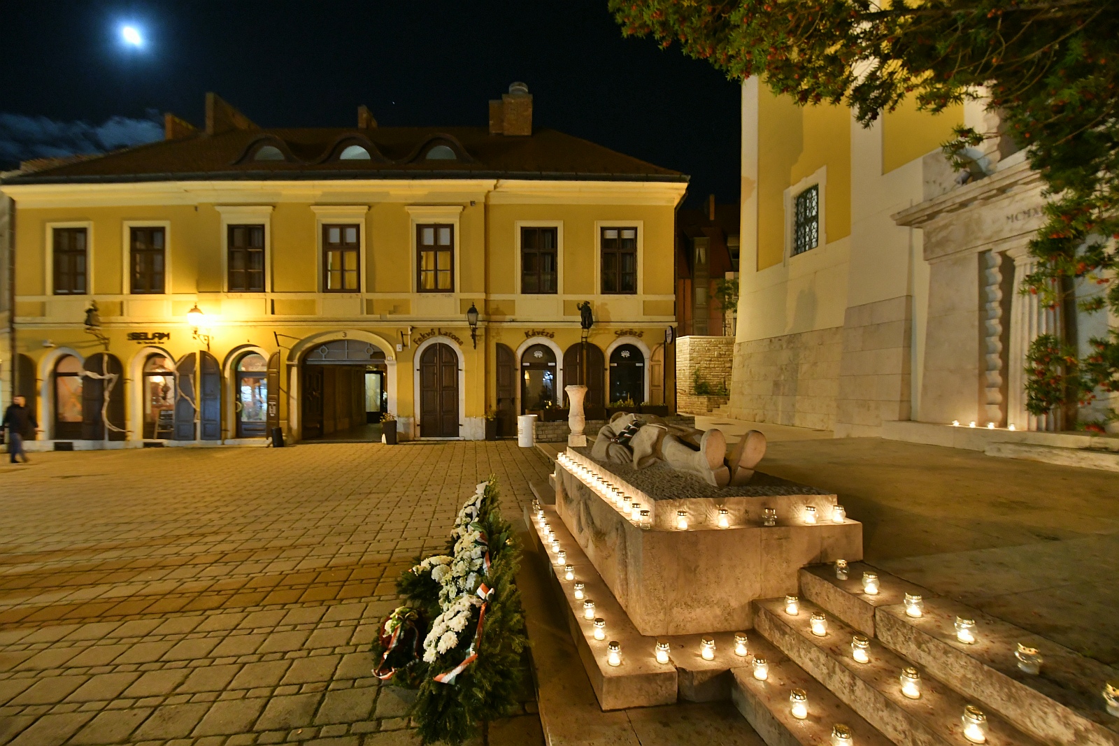 Az I. világháború hőseire emlékeztek a Fekvő katona emlékműnél